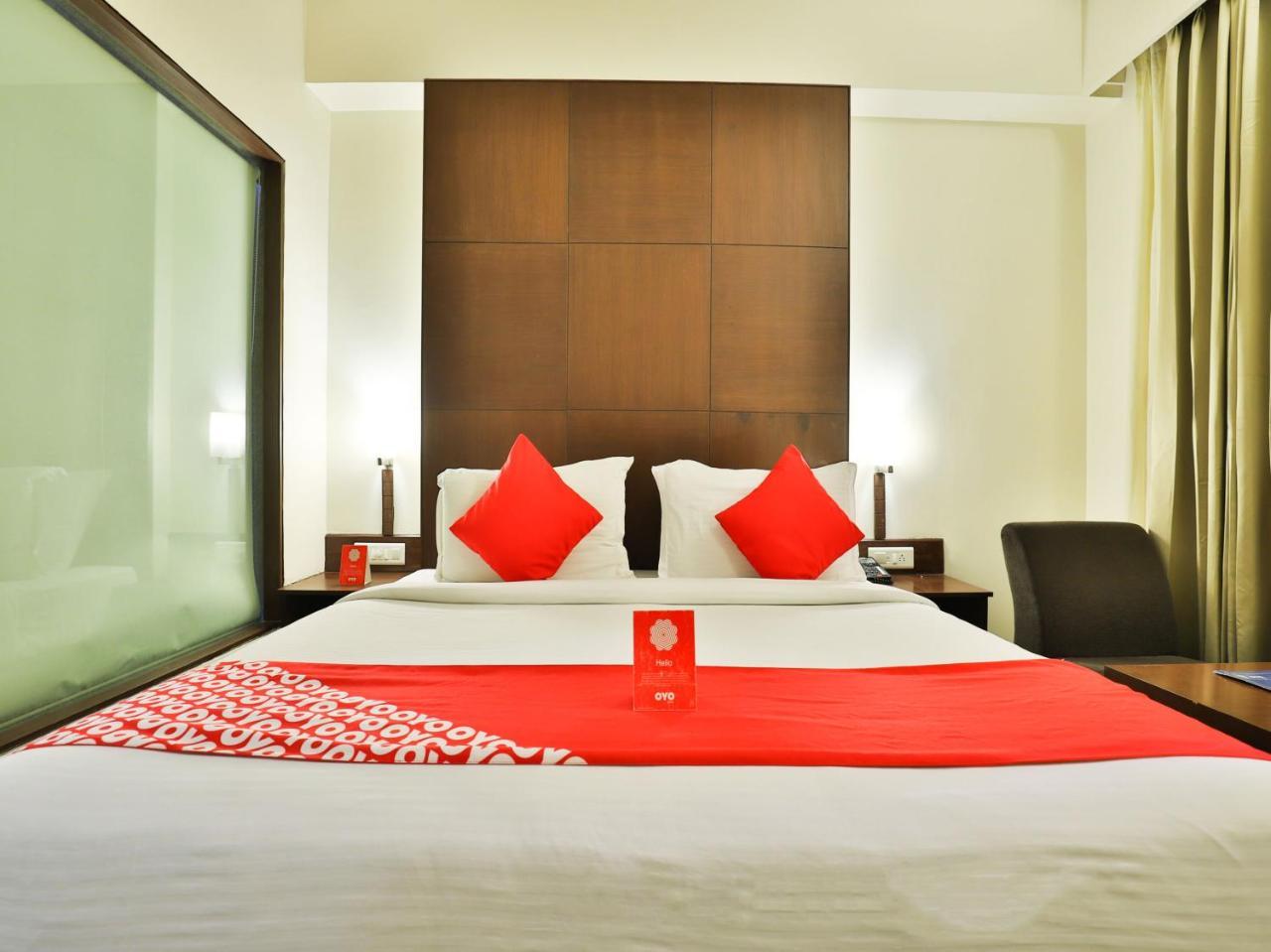 Oyo 4320 Hotel Aum Regency Vadodara Exterior photo