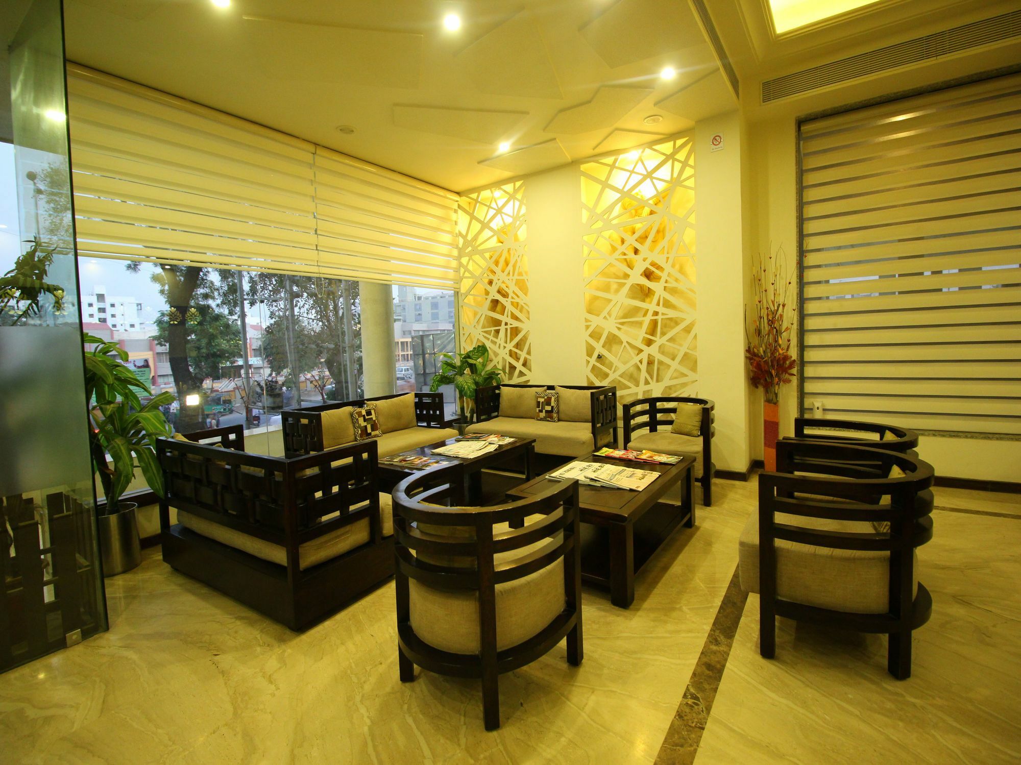 Oyo 4320 Hotel Aum Regency Vadodara Exterior photo