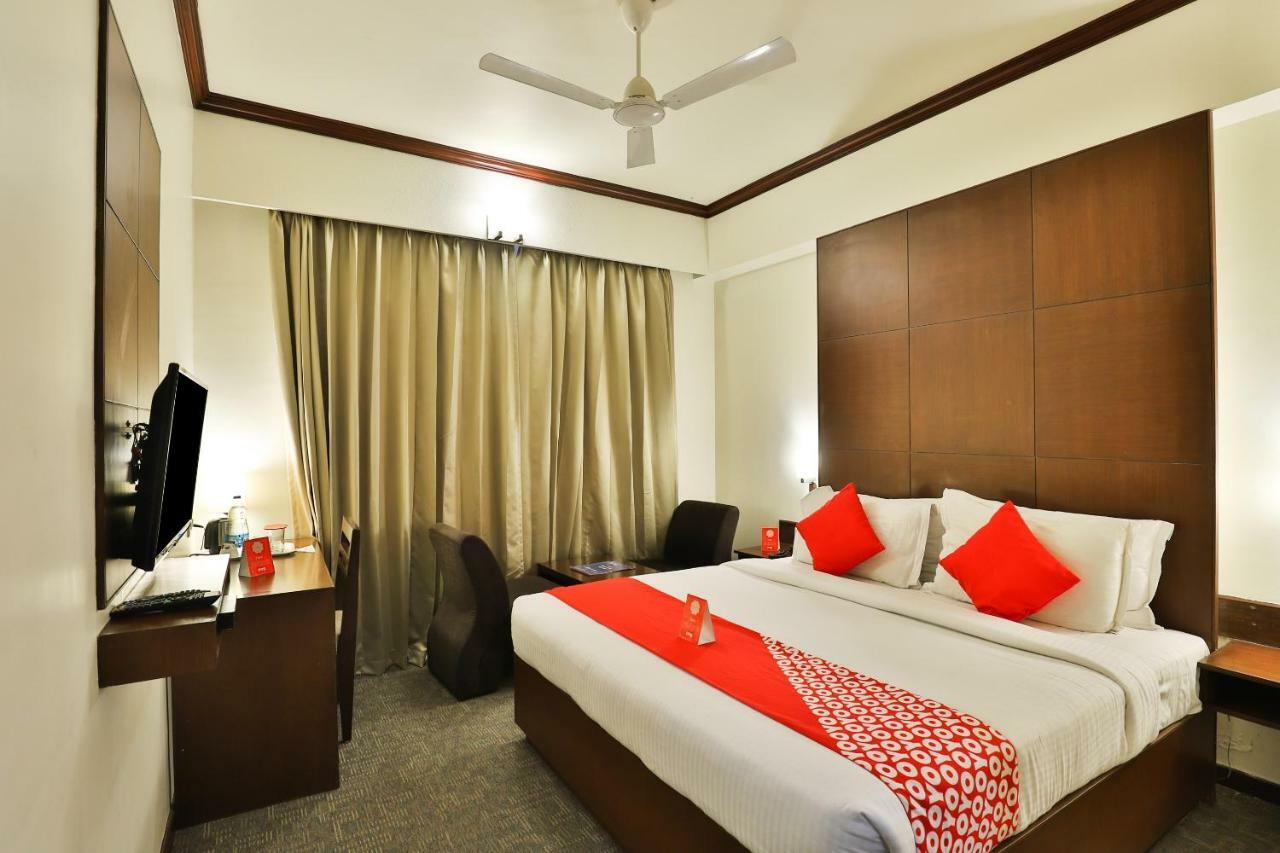 Oyo 4320 Hotel Aum Regency Vadodara Exterior photo